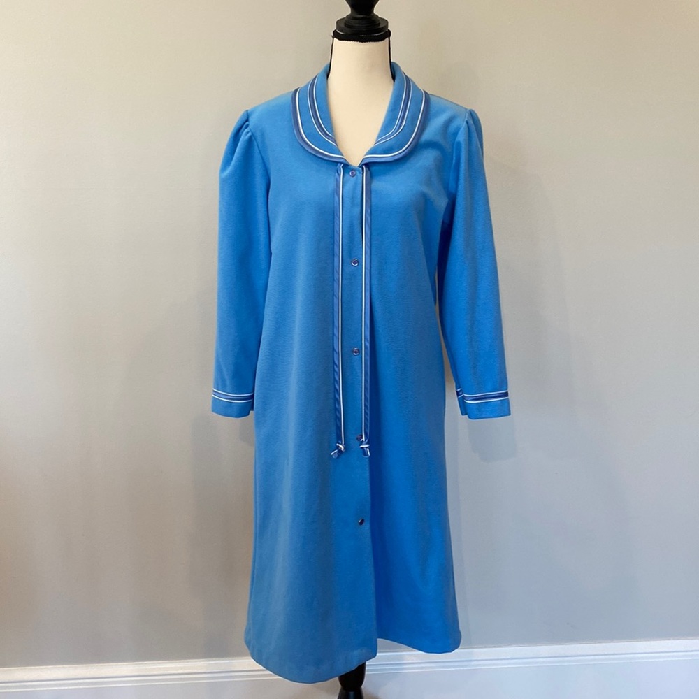 NWOT vintage polyester house coat robe snap front “satin” trimmed mid century